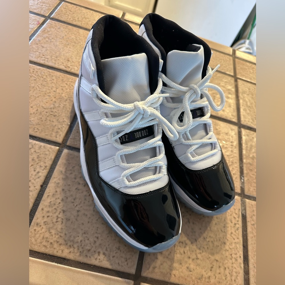 Air Jordan 11 Retro Concord Sneakers